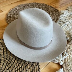 Aritzia Auxillary Hat
